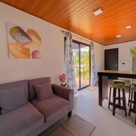 Monarca'S Rural Container Studio