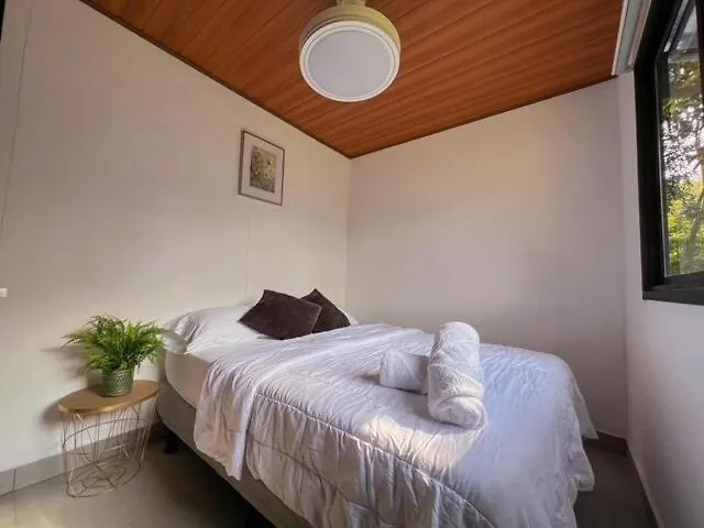 Monarca's Rural Container